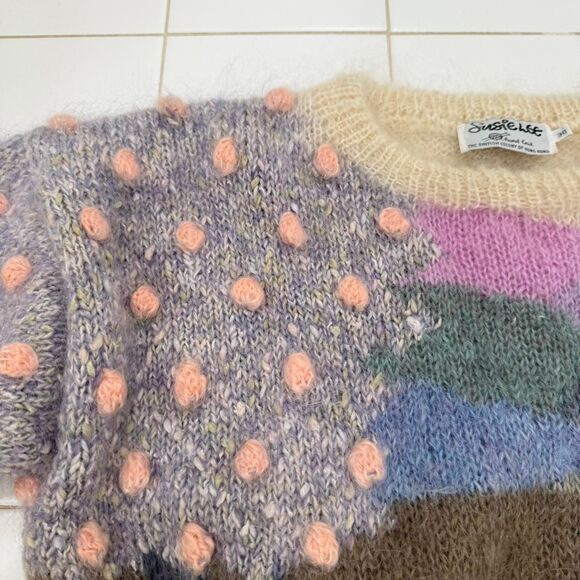 American Suzie Lee Handknit Women's Cottage Scene Sweater with Sheep - Picture 3 of 8